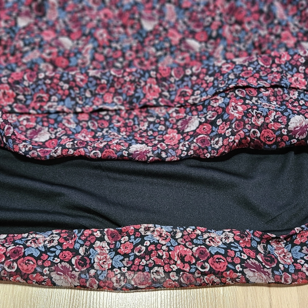 Northern Reflections Floral High neck blouse size medium - Picture 3 of 8
